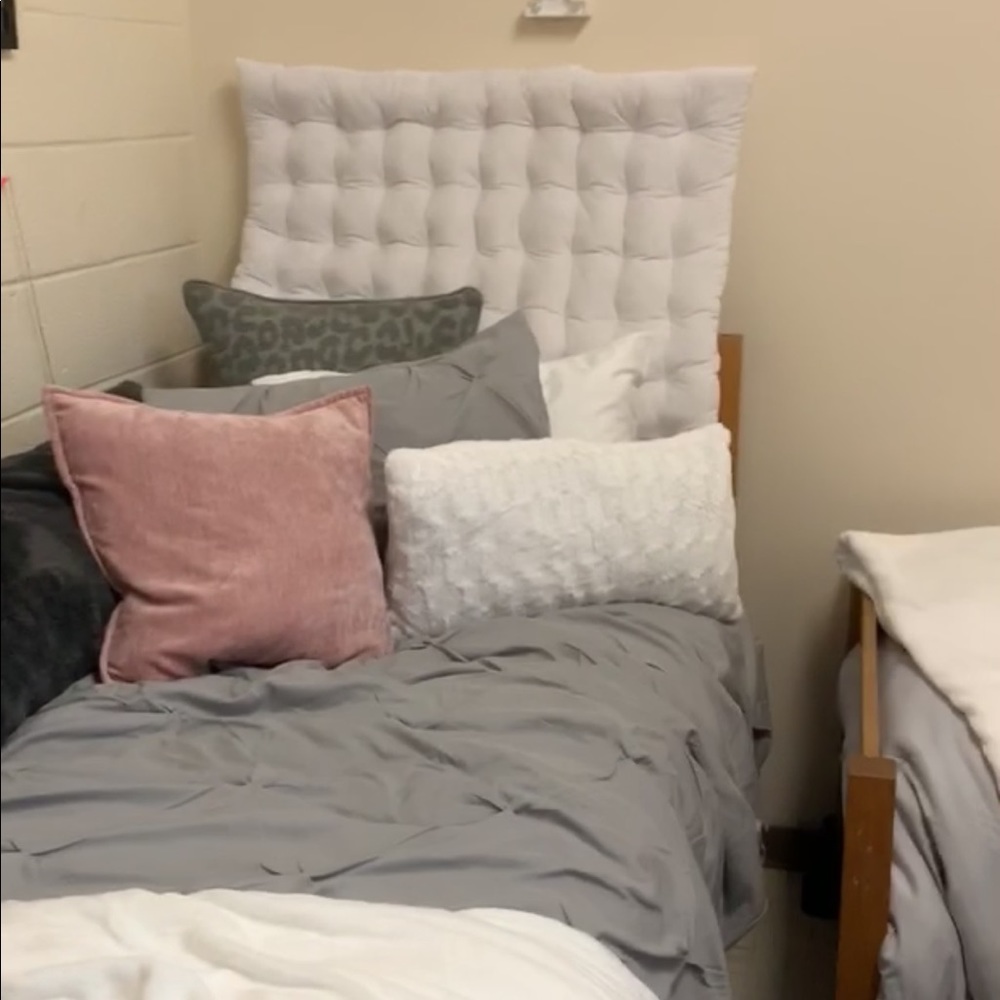 White Twin/Twin XL Velvet Tufted Headboard Cushion - Picture 2 of 2
